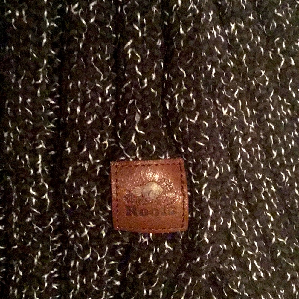 Roots scarf